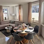 Upland-living דירה